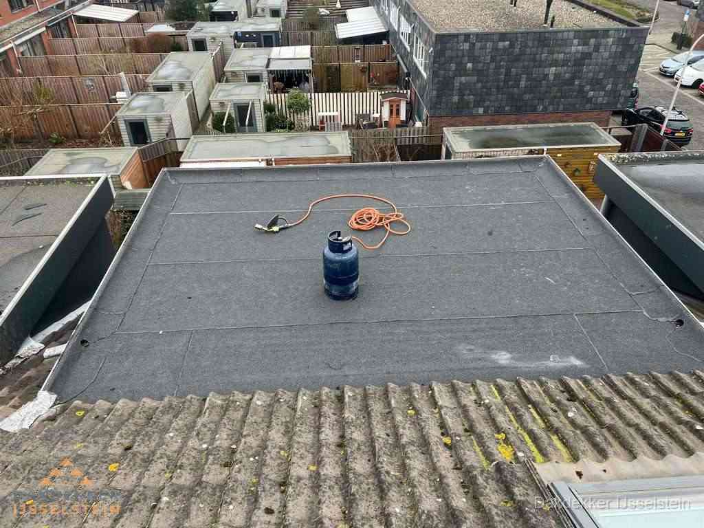 Dakreparatie plat dak met bitumen in IJsselstein